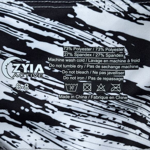 Zyia Active Black & White Brushstroke Capri Leggings (Size 6–8) - Picture 3 of 4